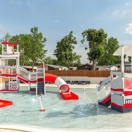 5 Etoiles Domaine De La Yole 营地 *